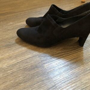 Stuart Weitzman Black Suede Heels size 6
